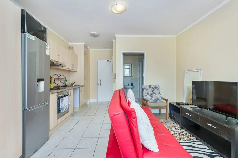 Фото Bright Studio Apartment w Stunning Roof-top Pool