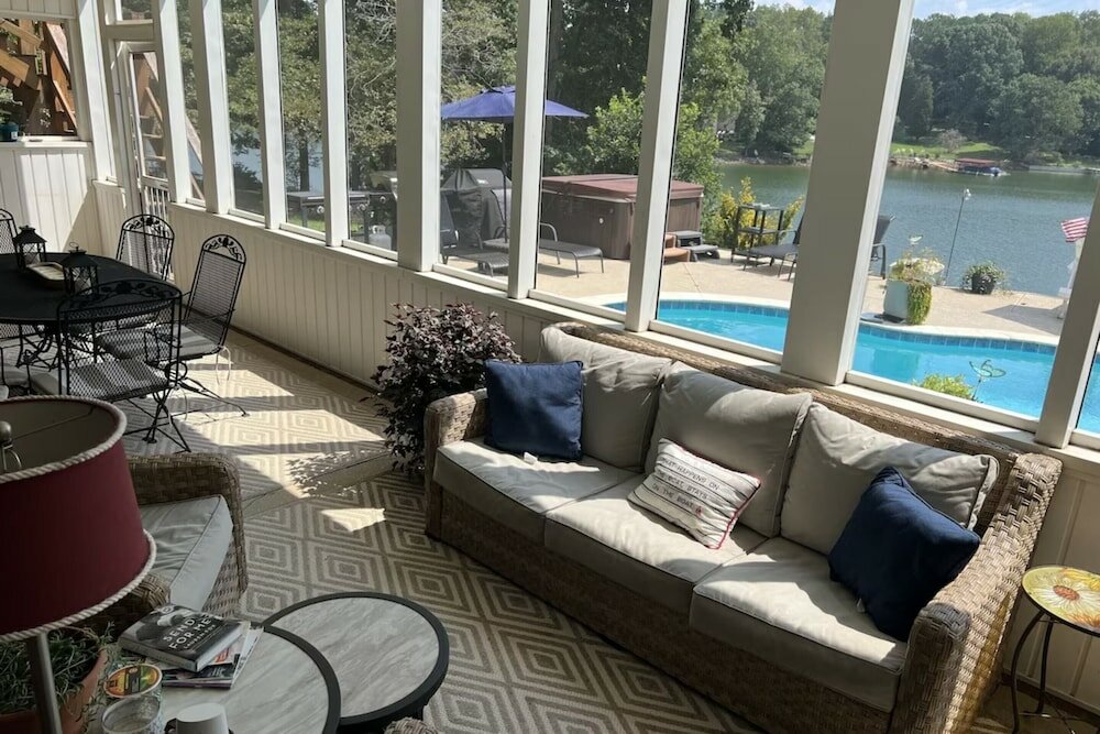 Фото Lake Living by Avantstay Sleeps 22 + Dock, Pool