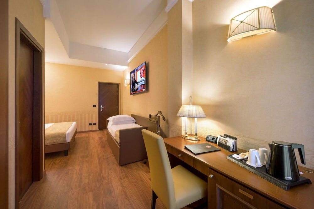 Фото Lancaster Hotel