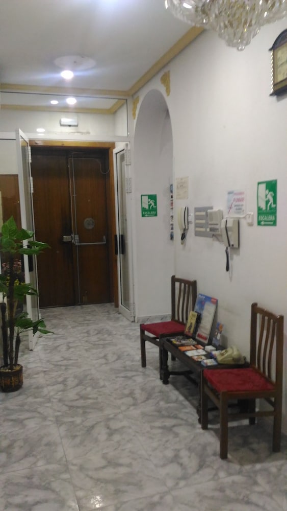 Фото Hostal Palacios Fuencarral