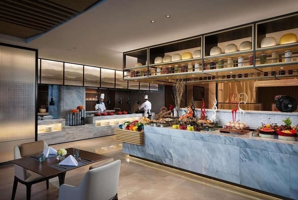 Фото Howard Johnson Yacht Club Hotel