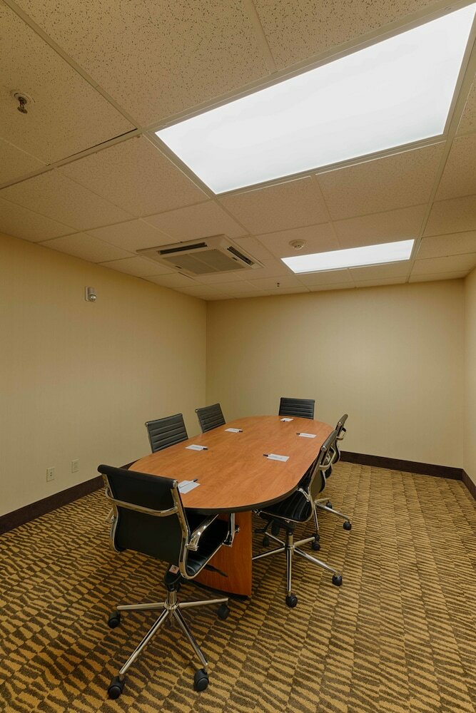 Фото Best Western Plus Delta Inn & Suites