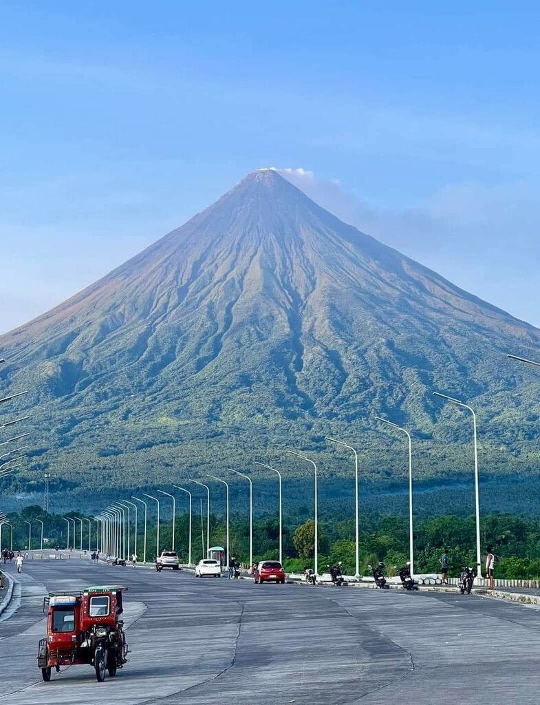 Volcano Volcano Mayon 2463 meters, Province of Albay, photo