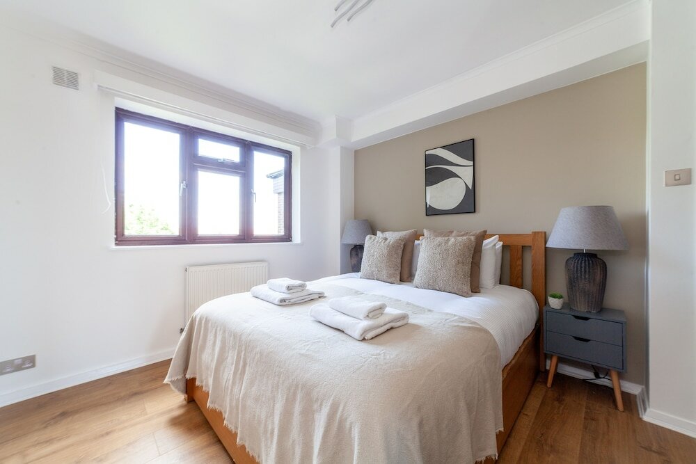 Фото The Ealing Collection