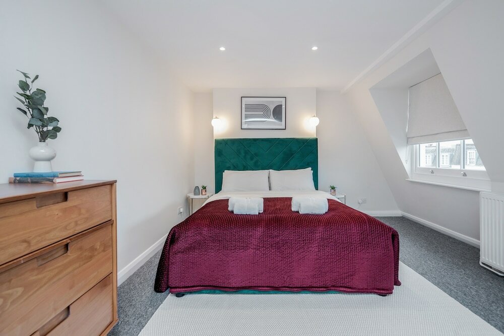 Фото Stunning 2 Bedroom Duplex Apt in Center of Camden