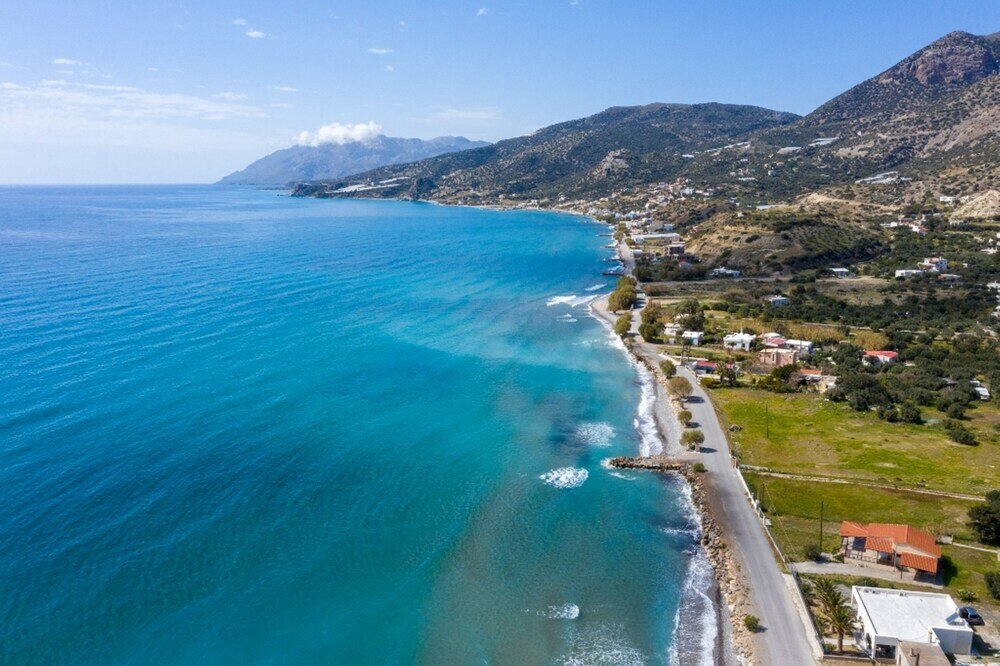 Фото Atalanti Seaside Junior Suites