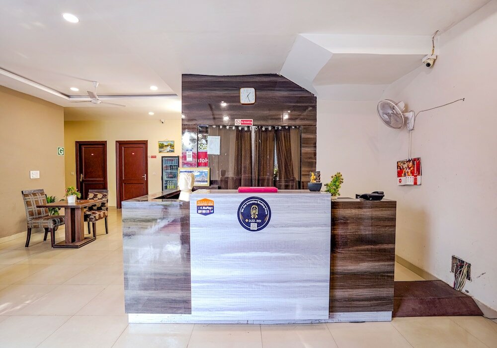 Фото Fabhotel Grand Inn