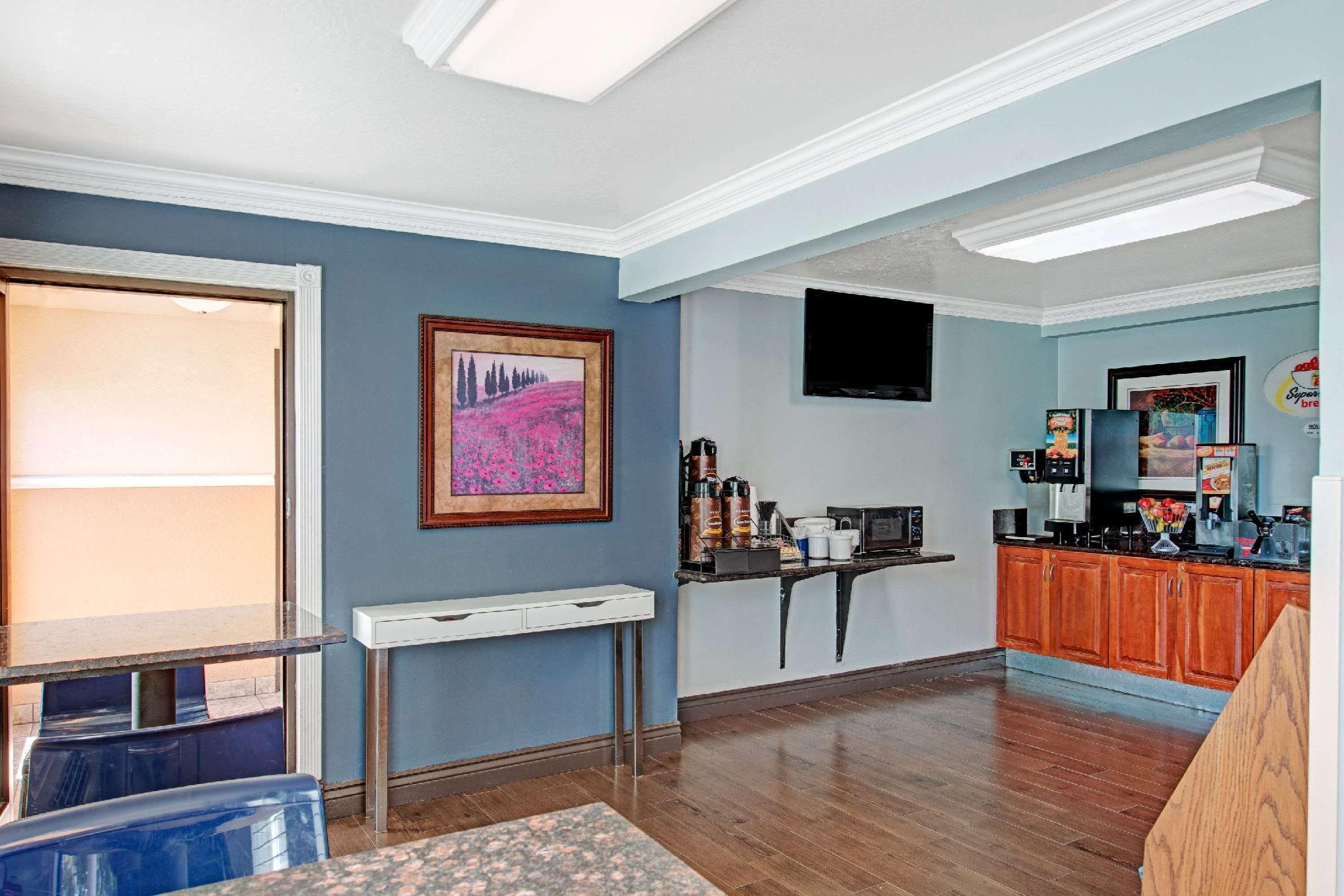 Фото Super 8 by Wyndham Sacramento/Florin Rd