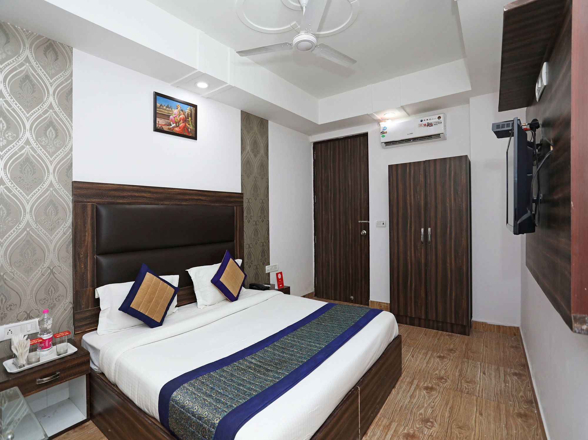 Фото Oyo 10795 Hotel Rs Residency