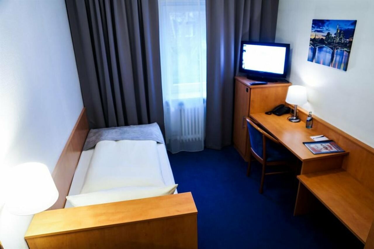 Фото Hotel Niederraeder Hof