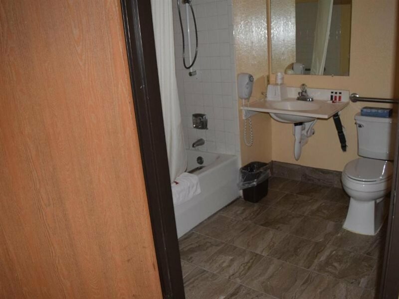 Фото Super 8 by Wyndham Saginaw