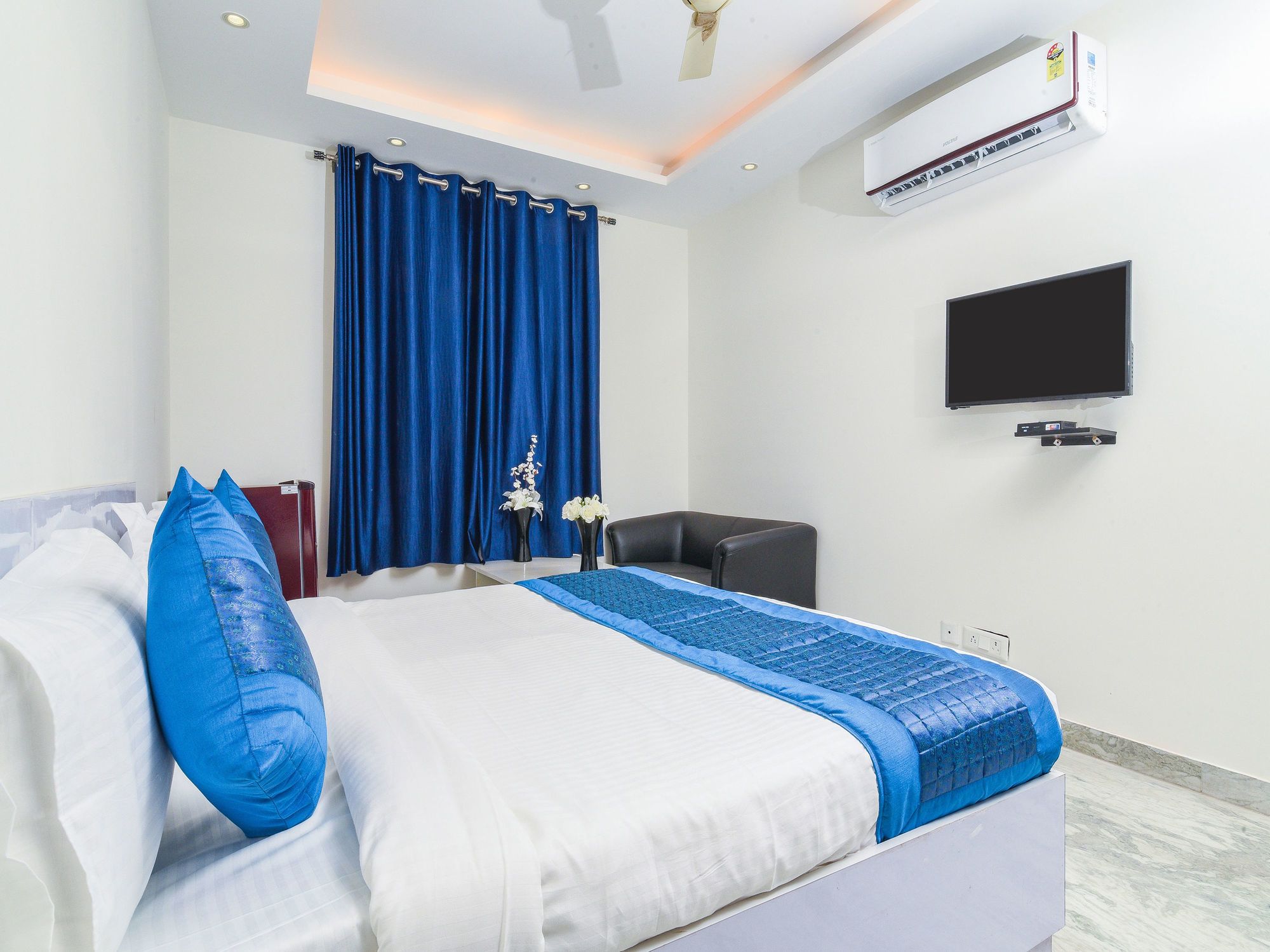 Фото Oyo 15623 Golden Crystal