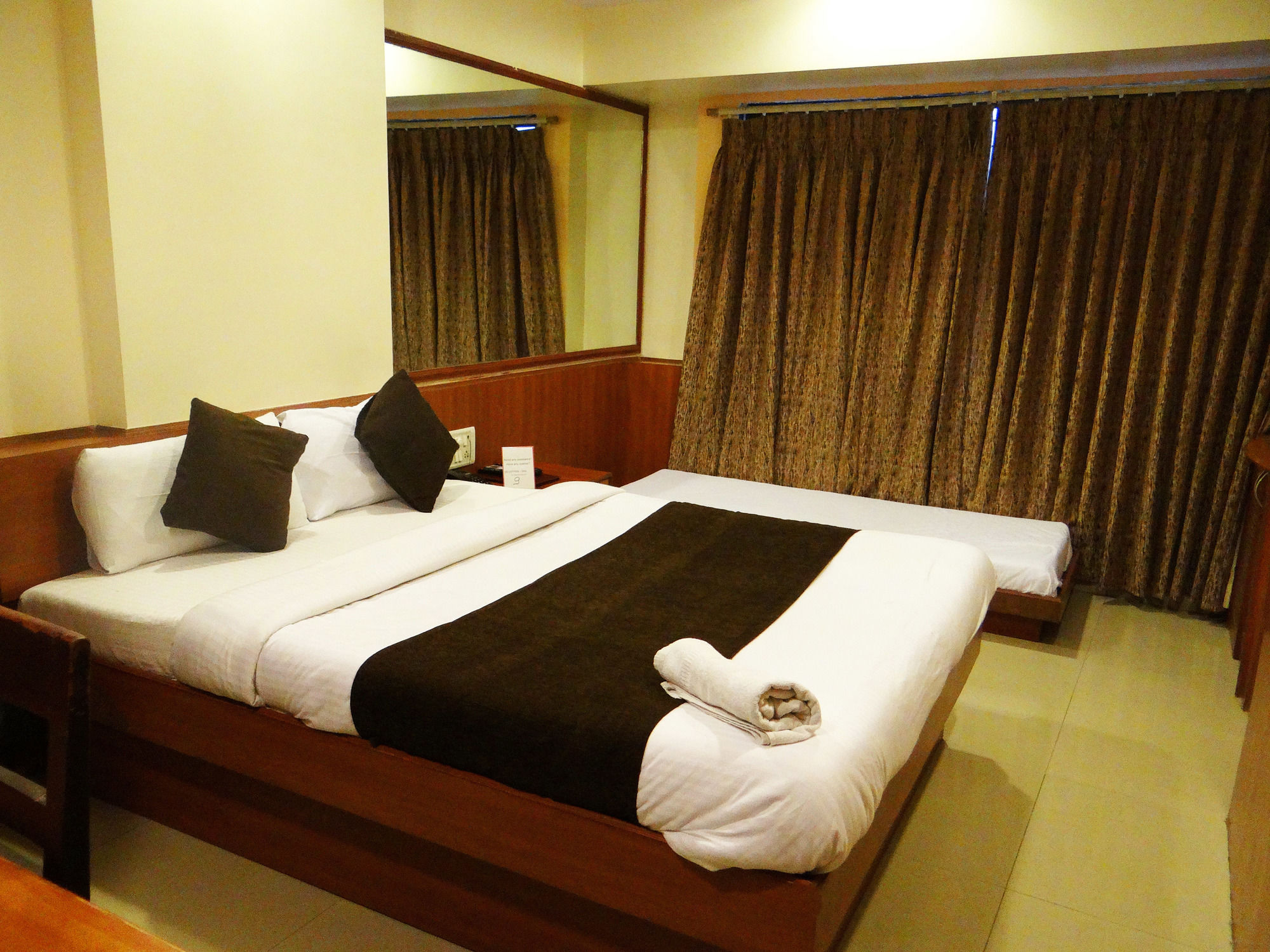 Фото Hotel Lucky Goregaon