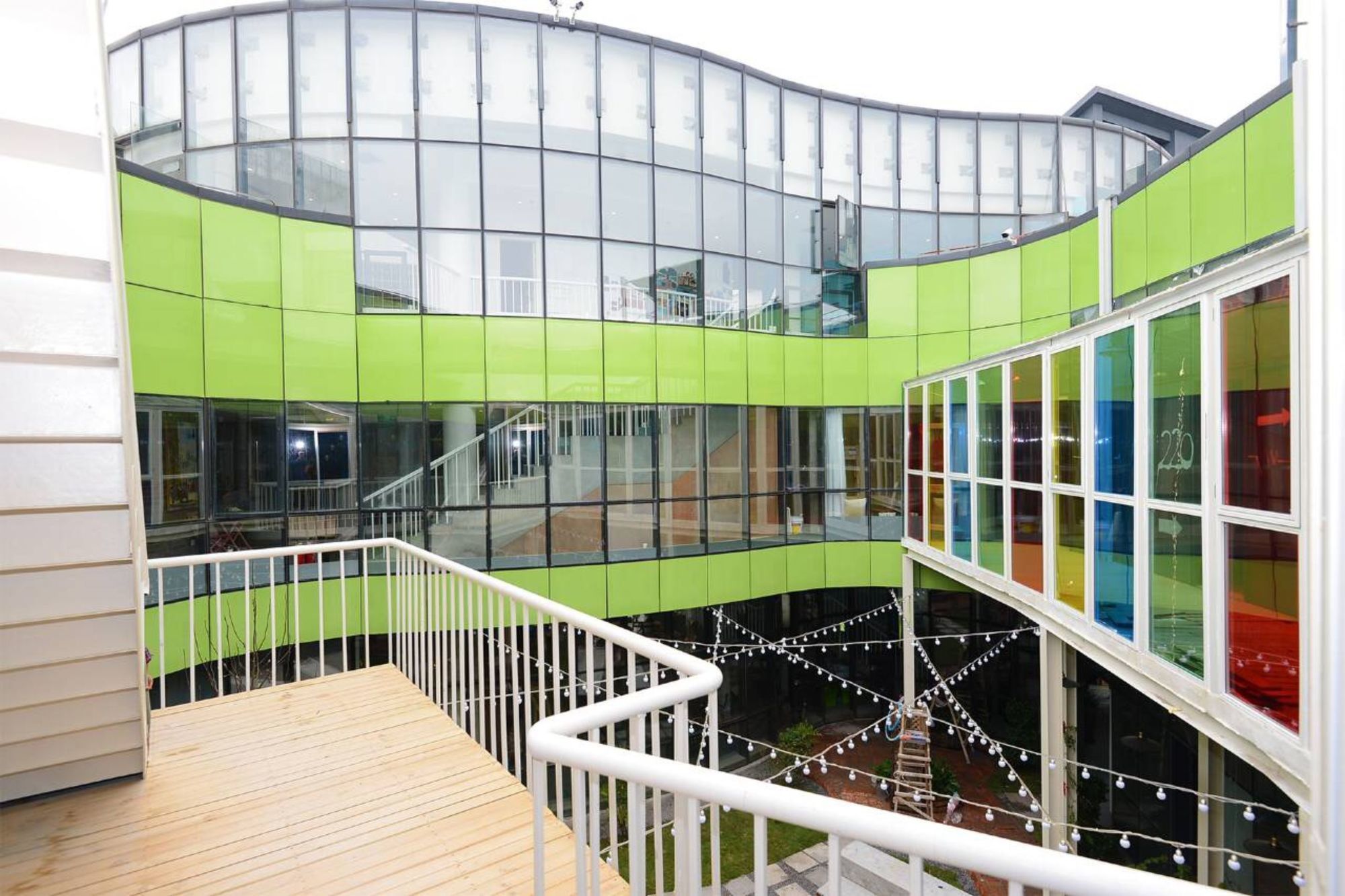 Фото J Trip Youth Hostel