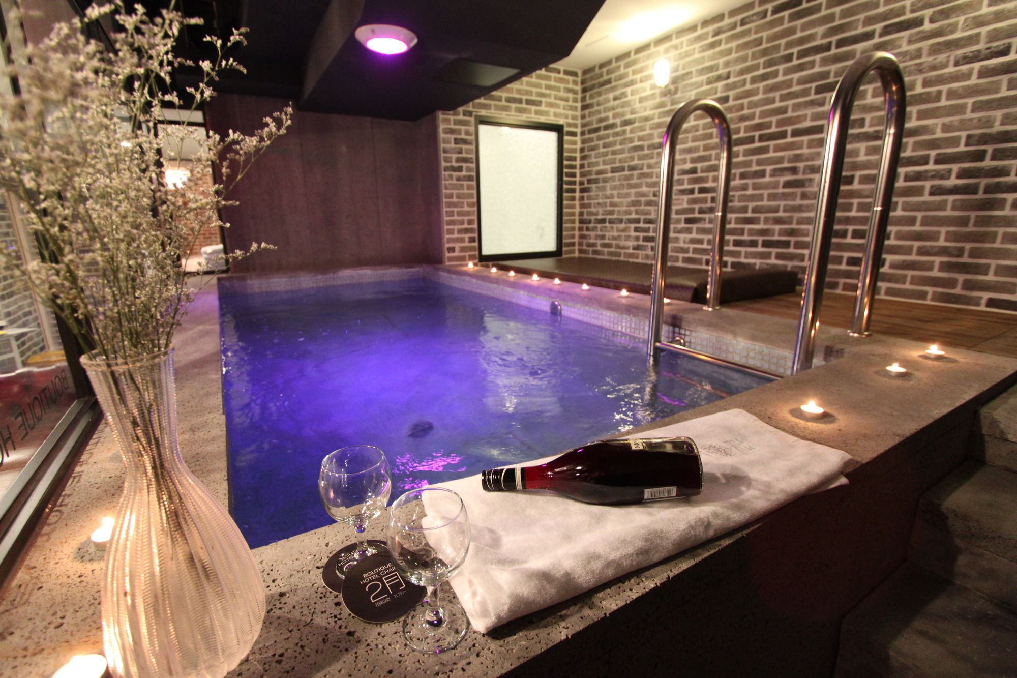 Фото February Hotel Hwanggeum