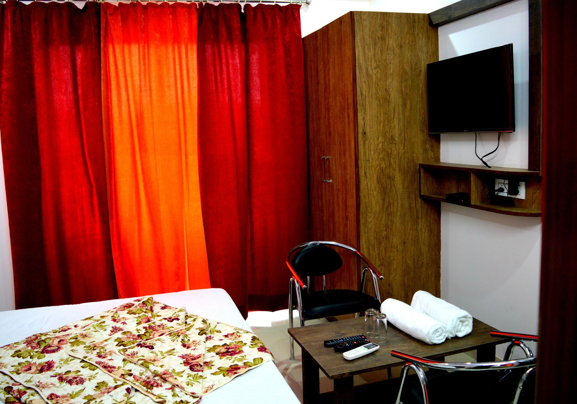 Фото Hotel Thikana Palace