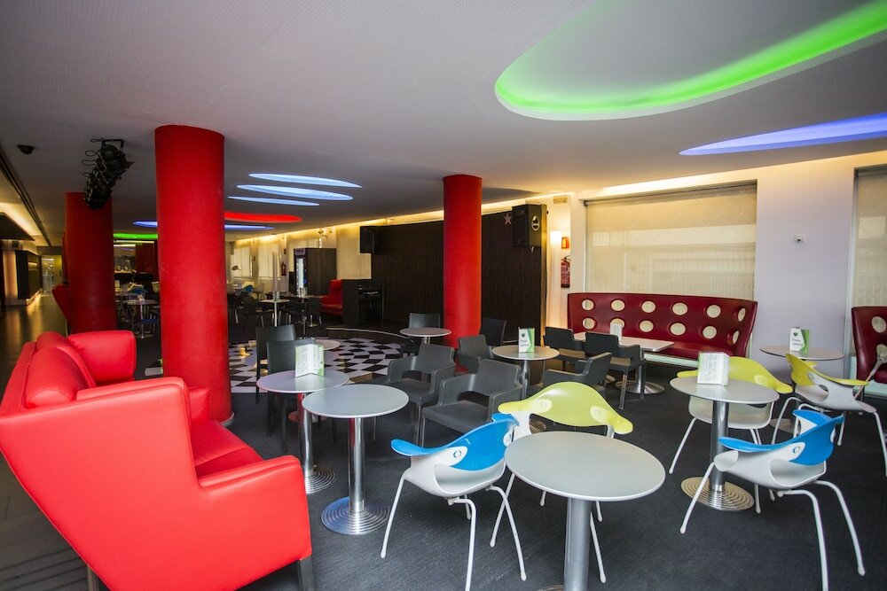 Фото Hotel Oasis Plaza