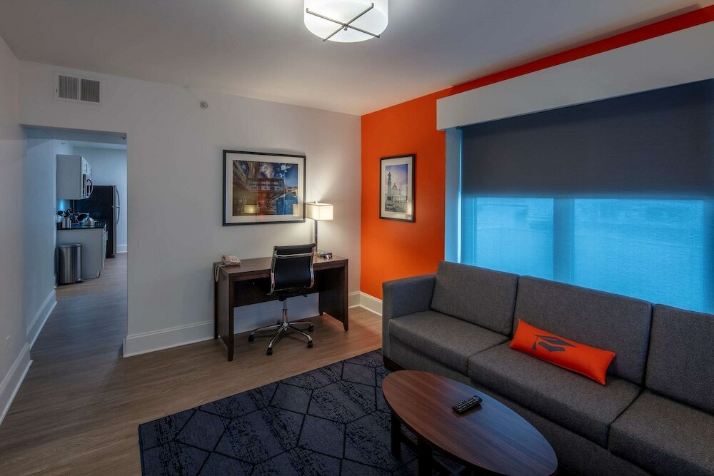 Фото Collegian Hotel & Suites Trademark Collection by Wyndham