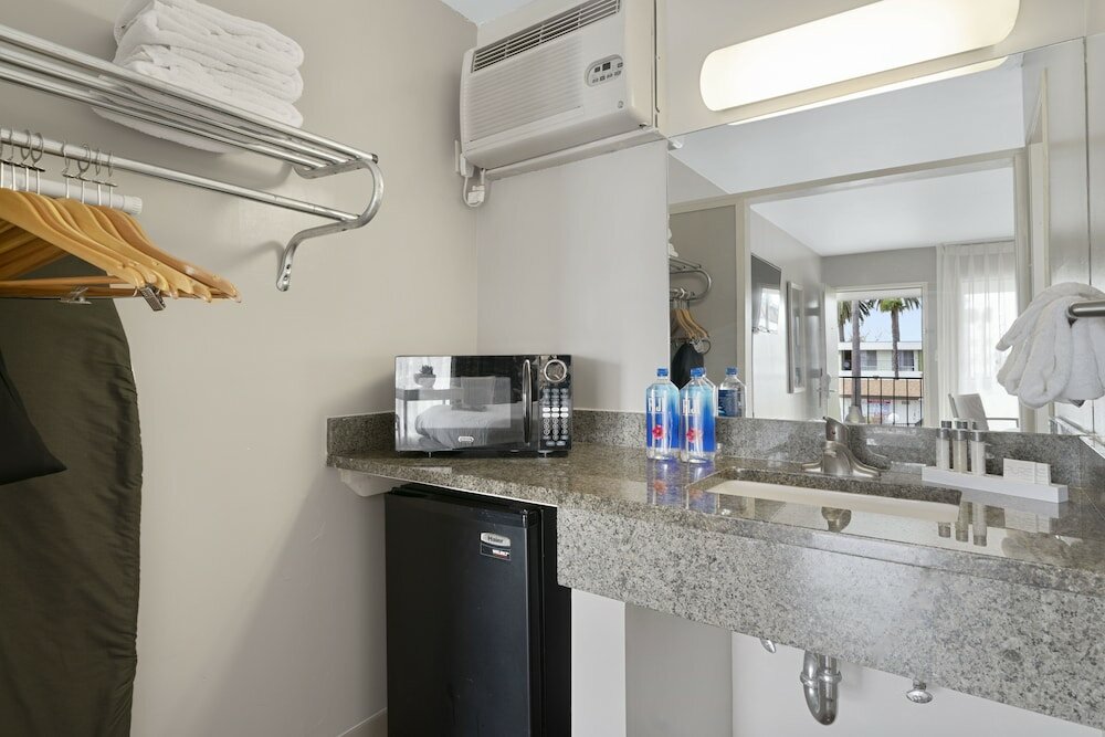 Фото Vagabond Inn Ventura