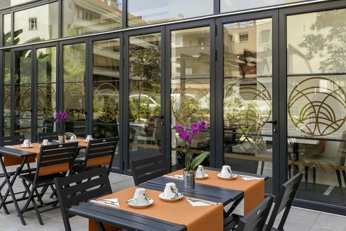 Гостиница Best Western Hotel Journel Saint-Laurent-du-Var в Сене-Лоране-дю-Варе