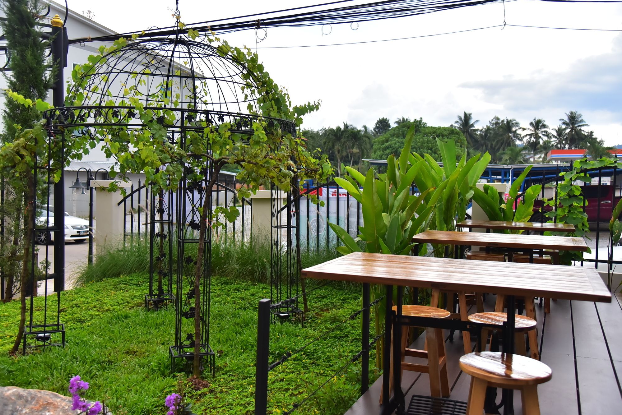 Фото Ploy's Pearl Hotel