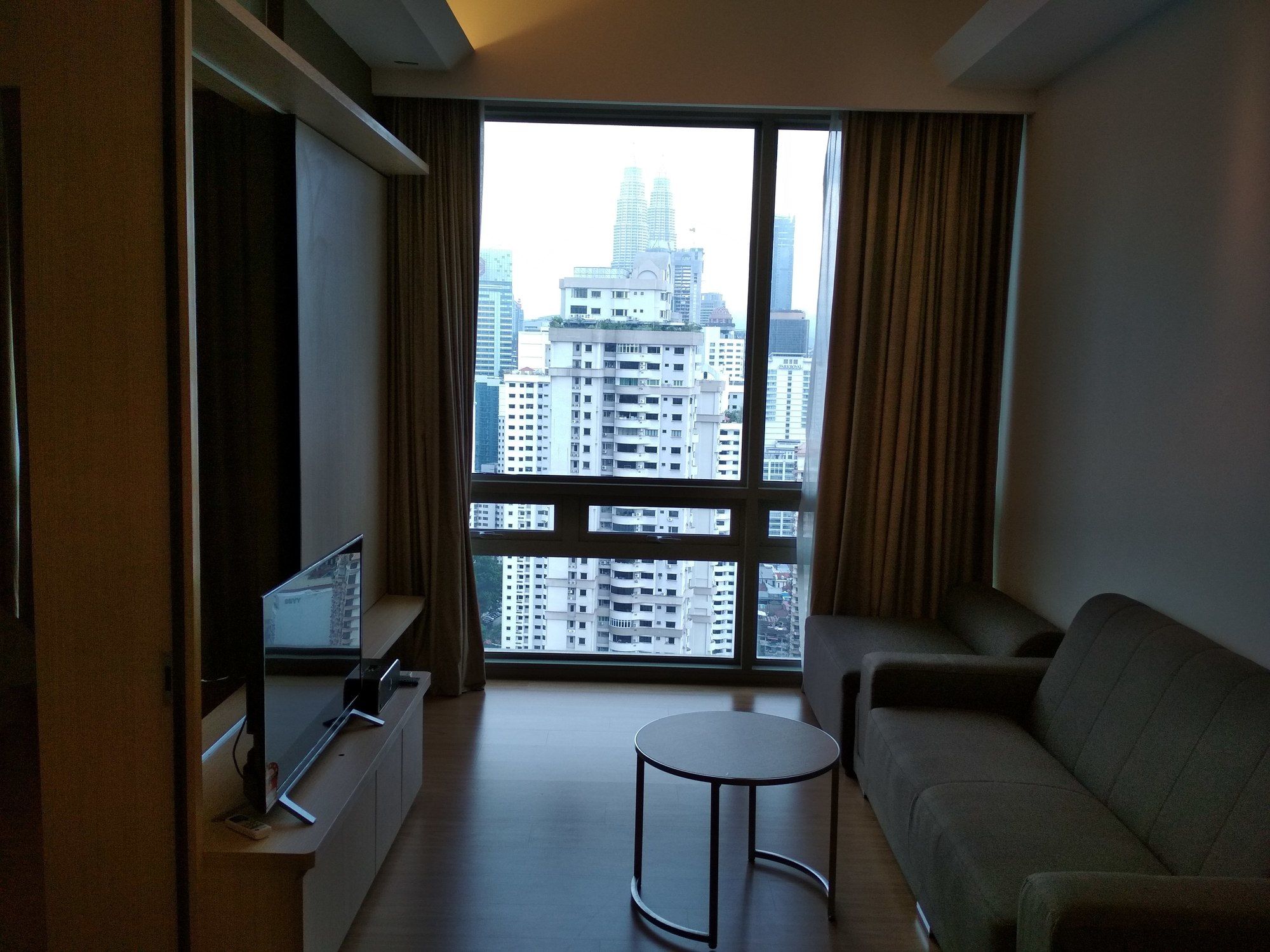 Фото Queens Service Suite at Swiss Garden Residences
