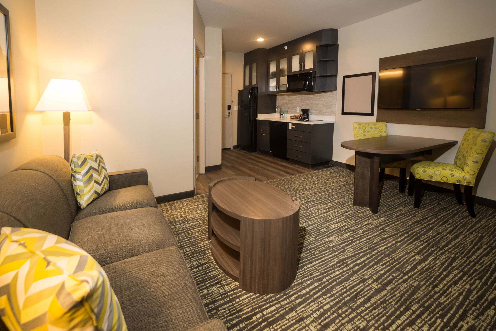 Фото Candlewood Suites West Edmonton - Mall Area, an Ihg Hotel