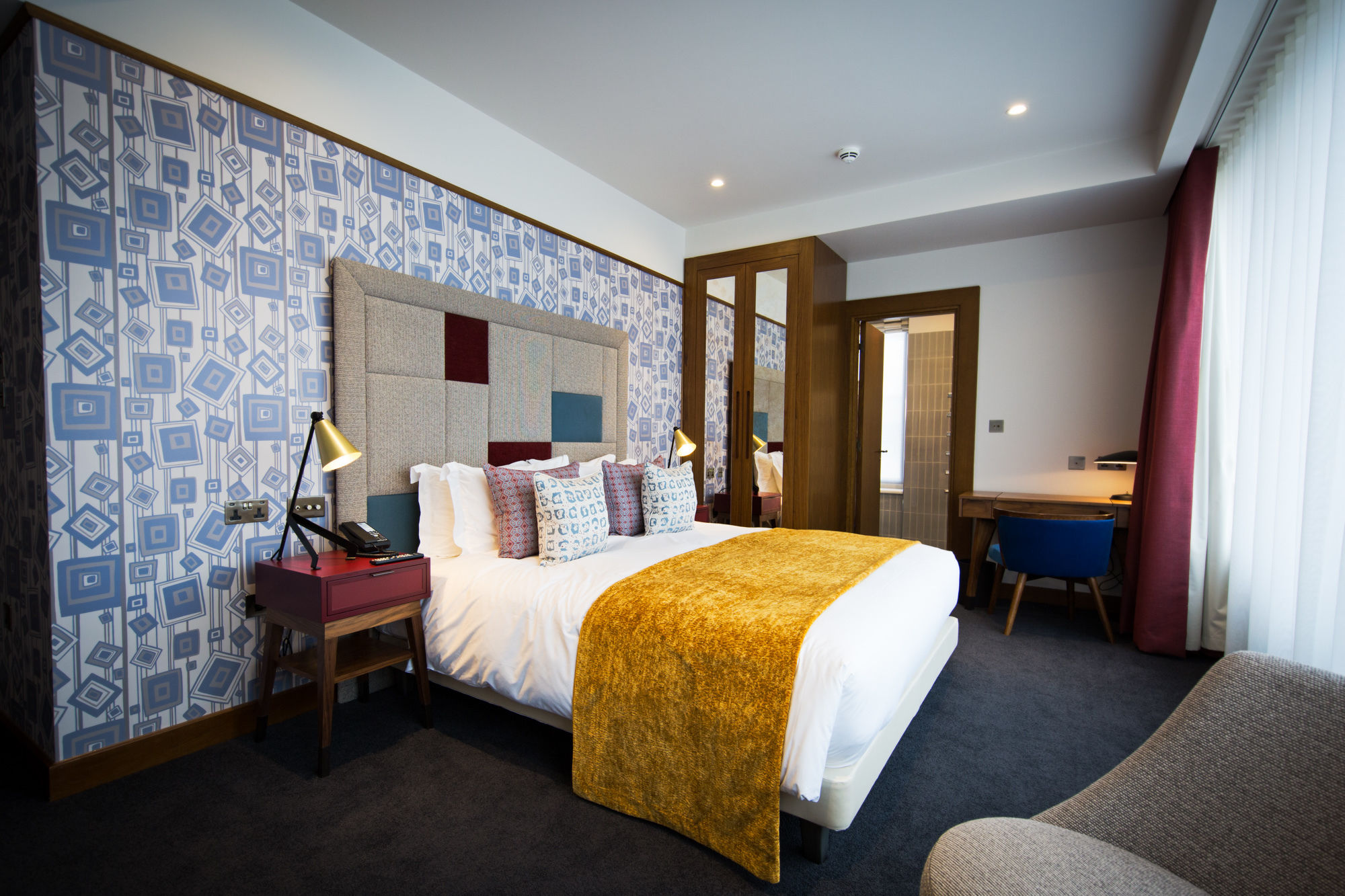 Фото Devonshire Club & Hotel