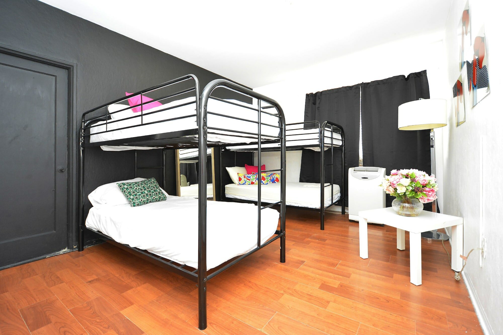 Фото South Beach Rooms and Hostel