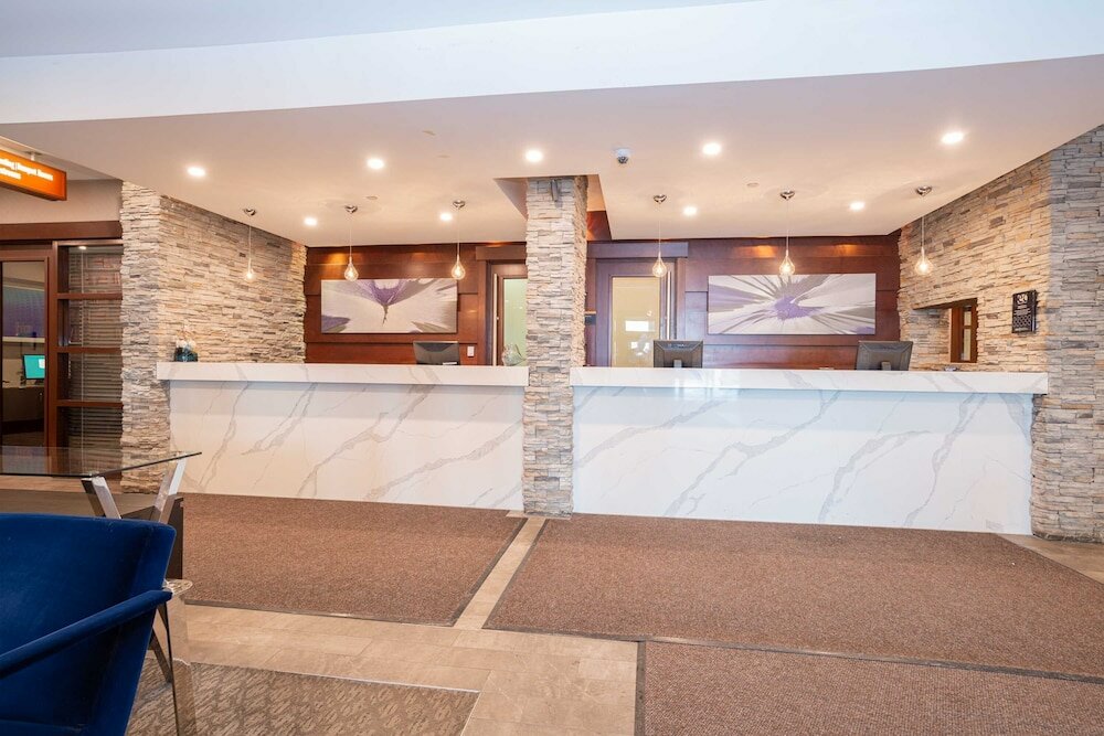 Фото Sandman Hotel Edmonton West