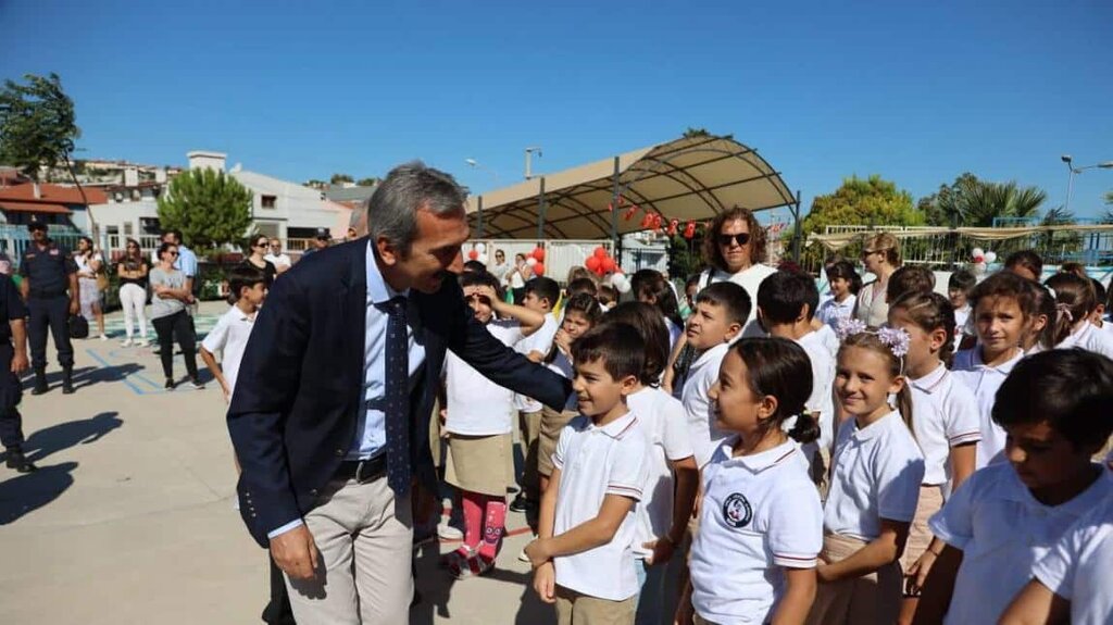 Primary school Ataturk Primary School, Urla, photo