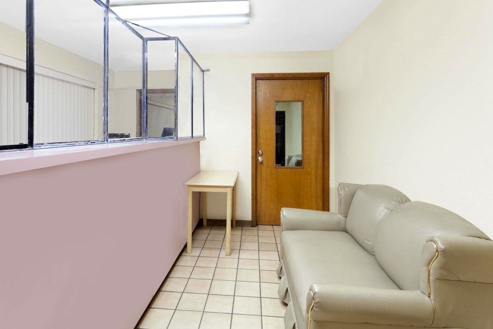 Фото Days Inn by Wyndham Columbia Ne Fort Jackson