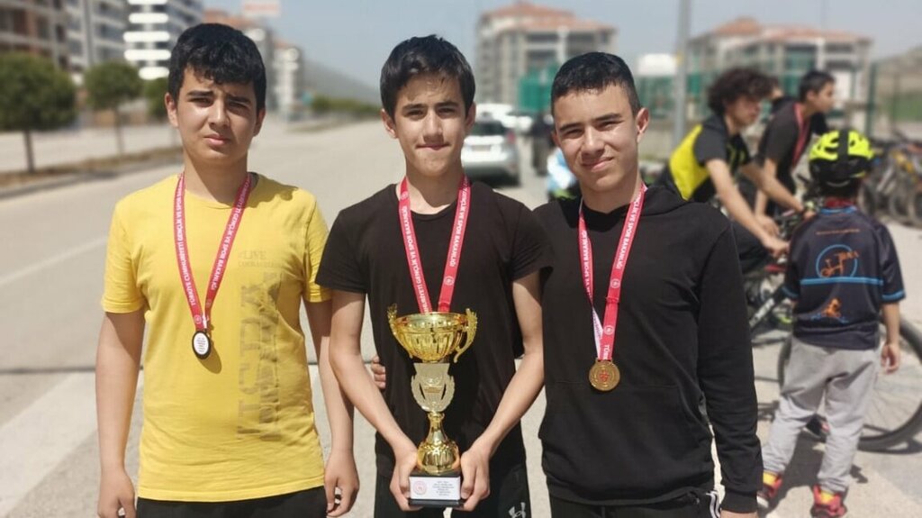 School Atatürk Middle School, Isparta, photo