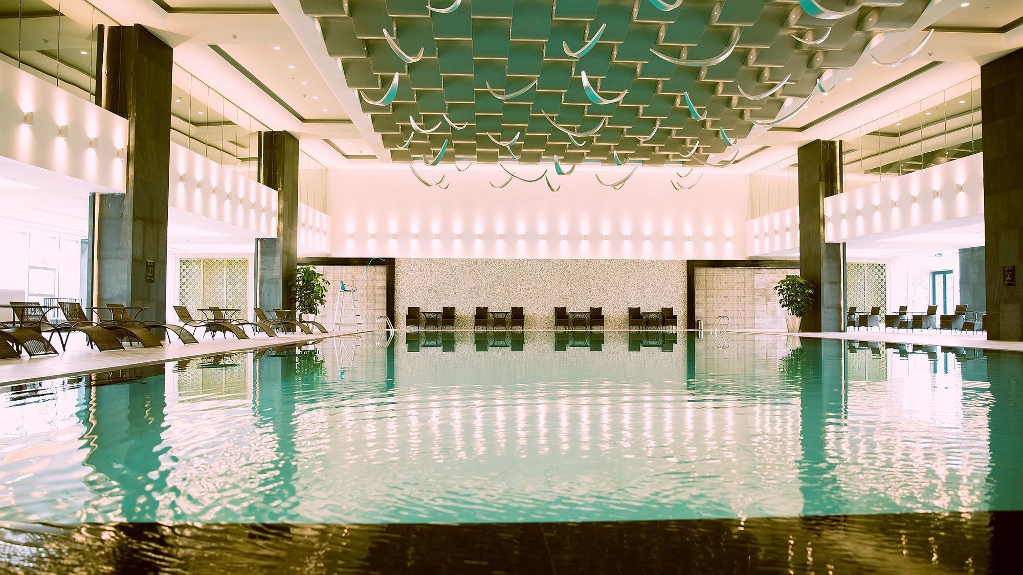 Фото Wuhan Liantou Penisula Hotel & Resort