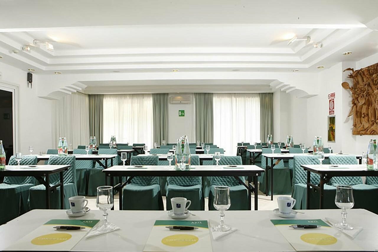 Фото Hotel Aris Garden