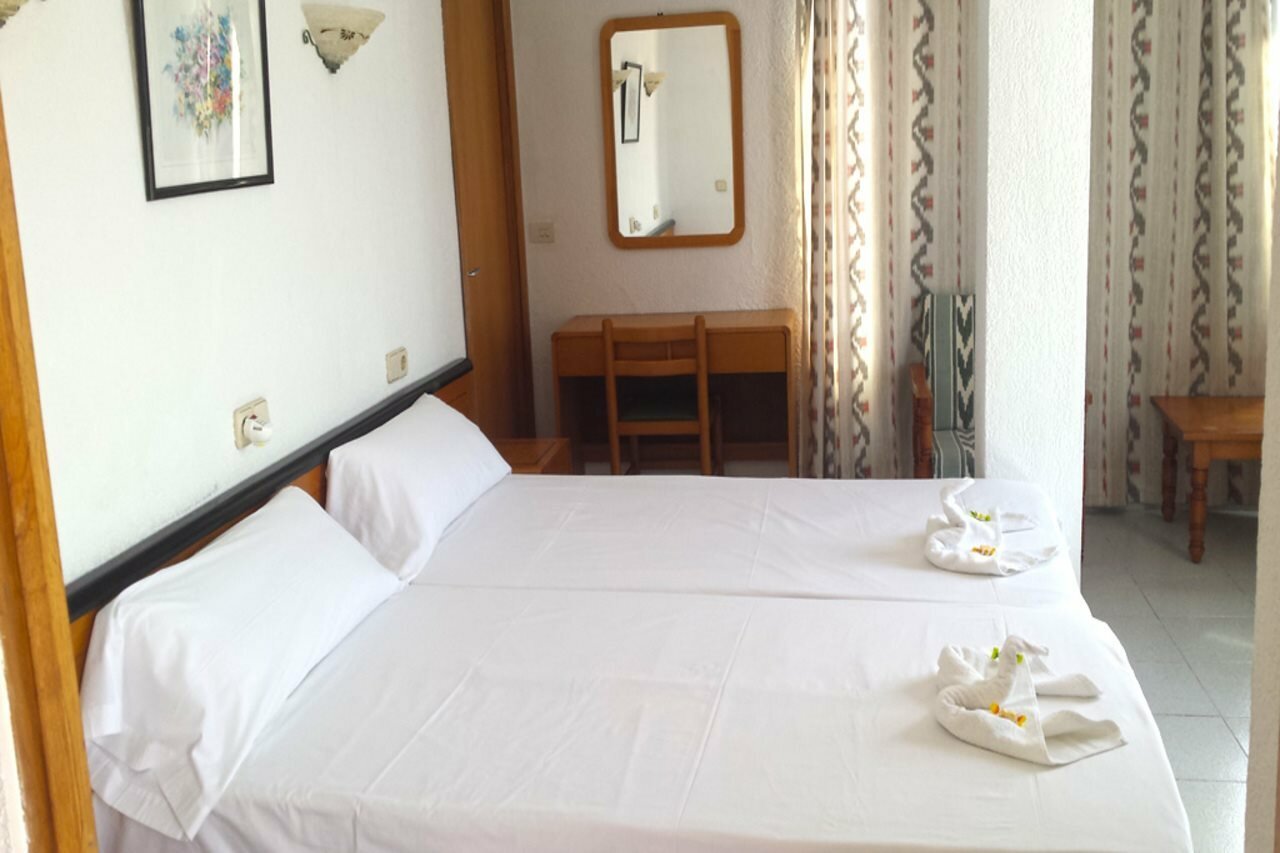 Фото Hostal Port Corona