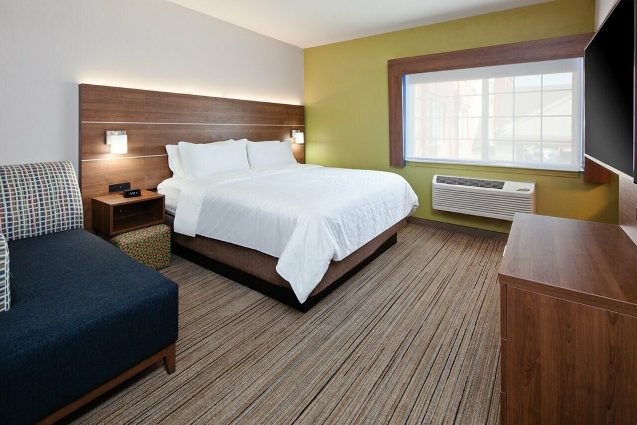 Фото Holiday Inn Express & Suites Tulare, an Ihg Hotel
