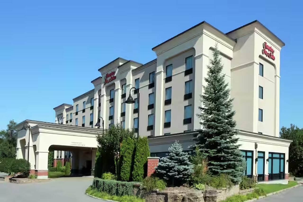 Фото Hampton Inn & Suites by Hilton Laval