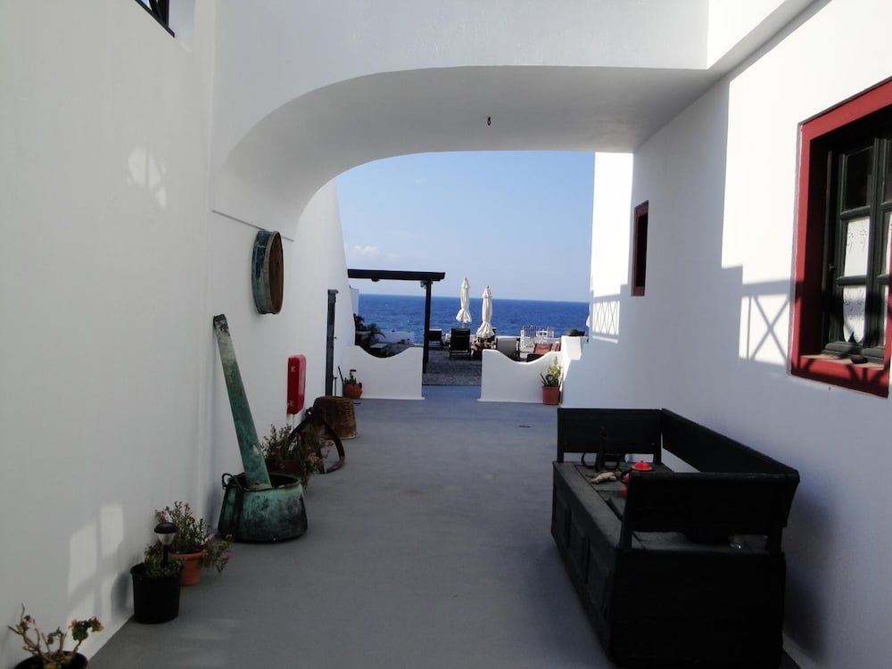 Фото Vrachia Studios & Apartments