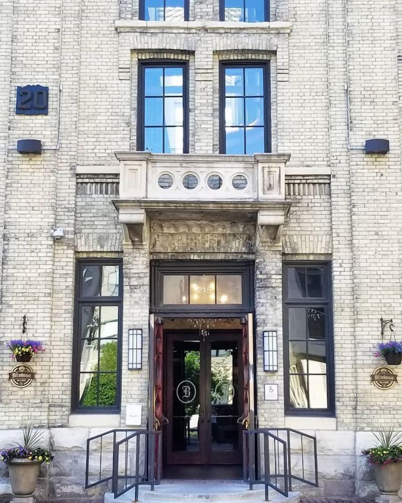 Фото The Brewhouse Inn & Suites