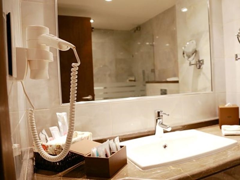 Фото Seven Roses Hotel