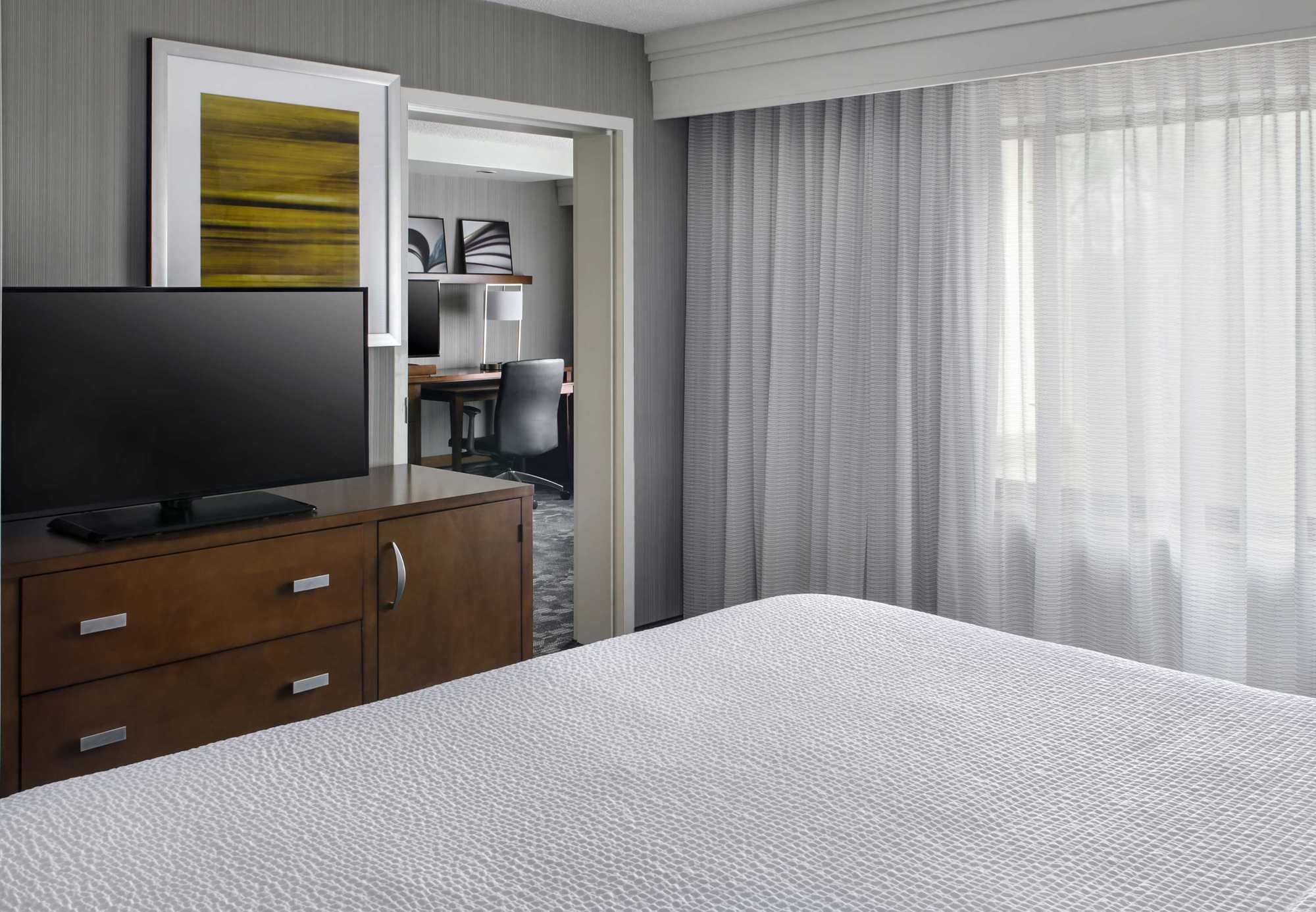 Фото Courtyard by Marriott Paramus