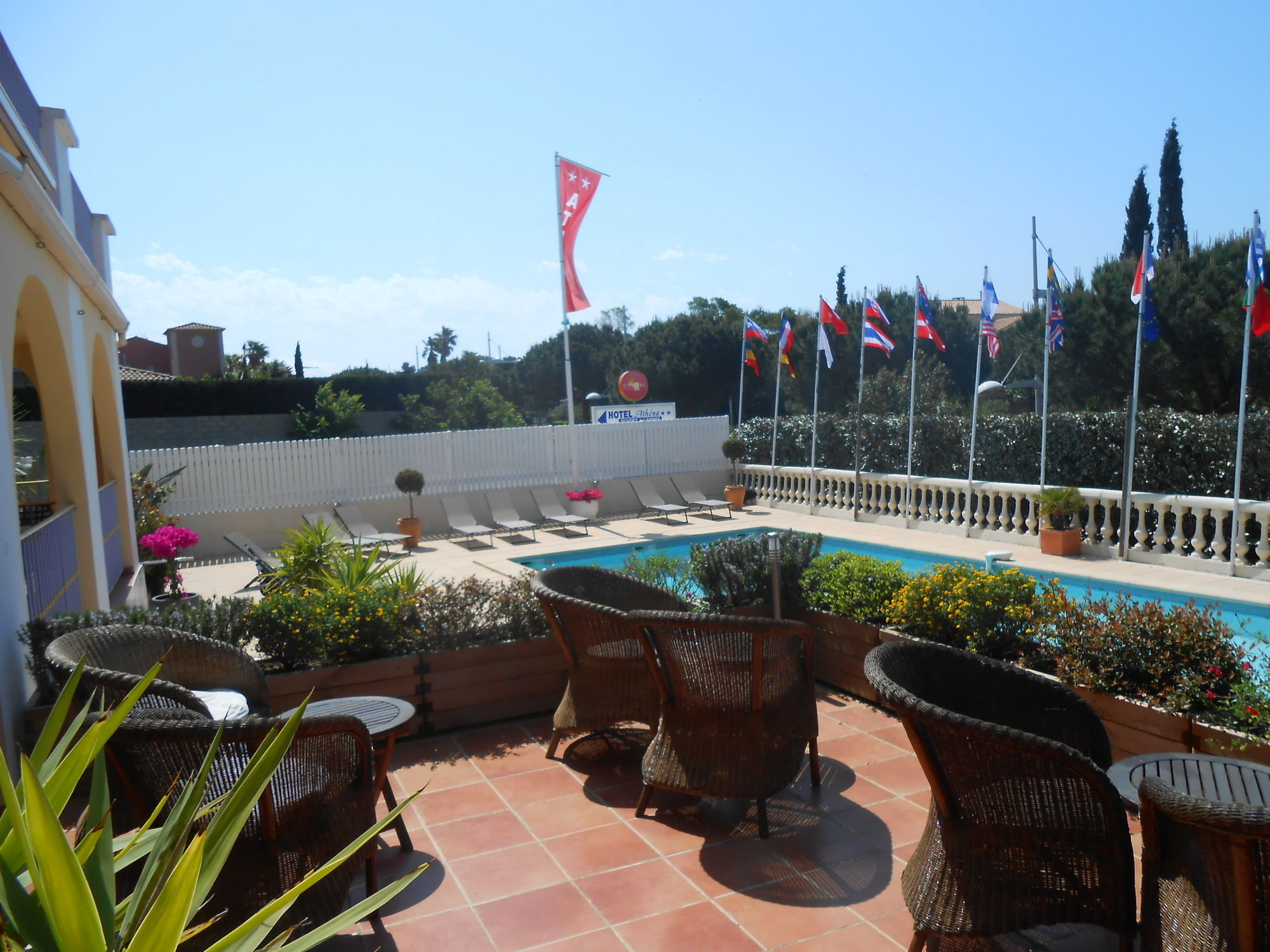 Фото Hotel Athéna