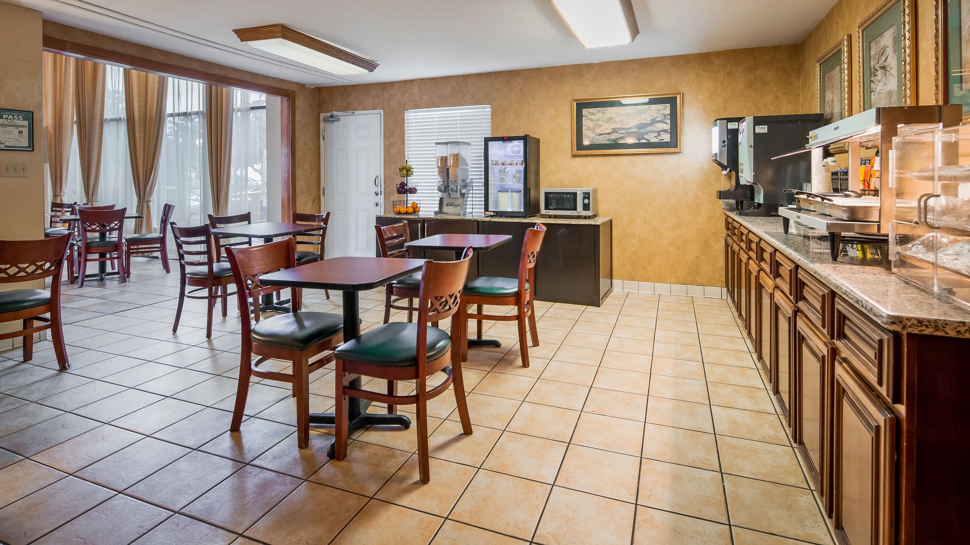 Фото SureStay Plus Hotel by Best Western Sacramento North