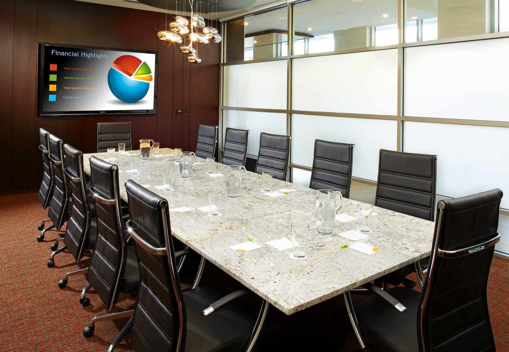 Фото Courtyard by Marriott Cleveland University Circle