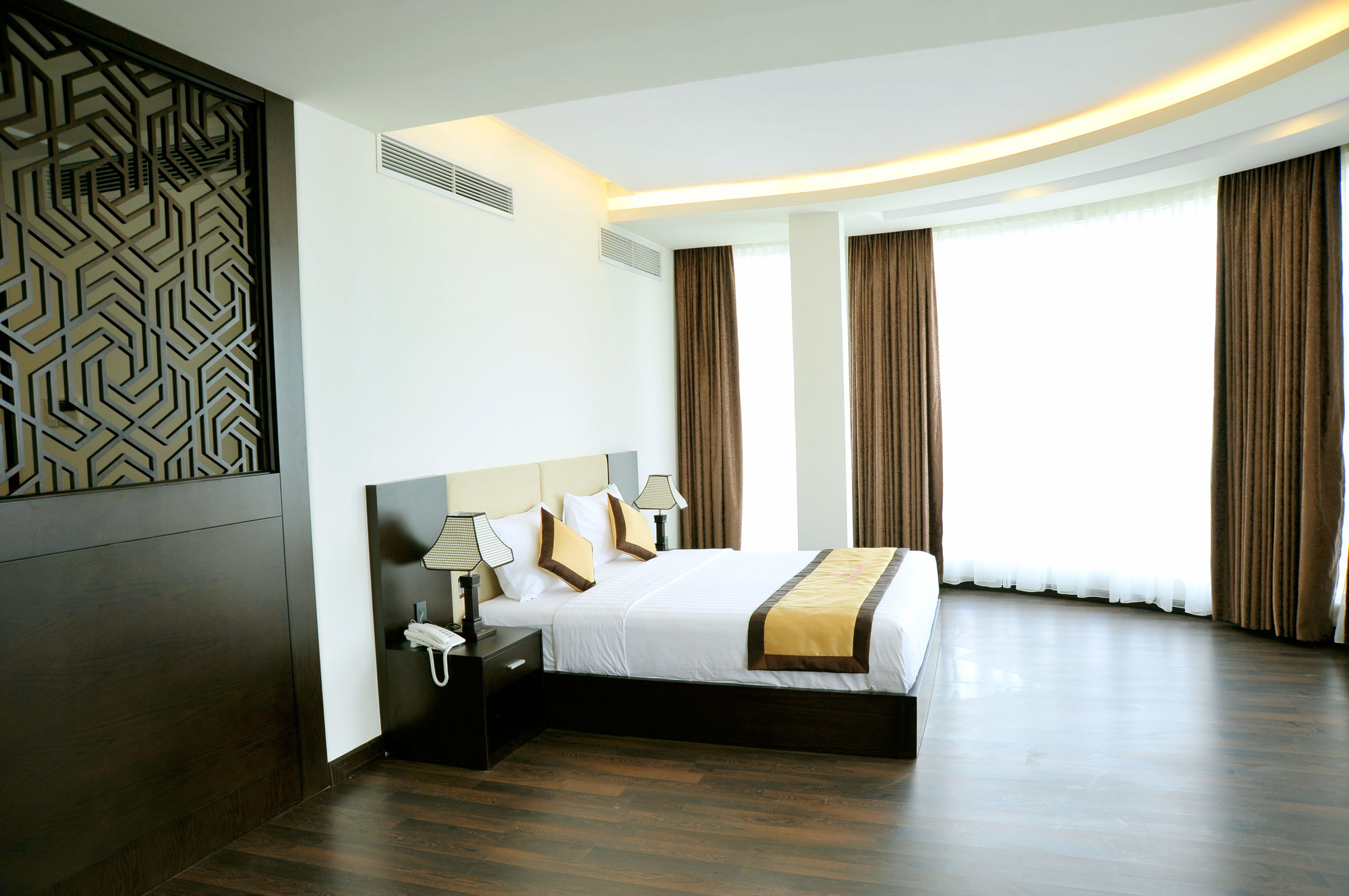 Фото International Hotel