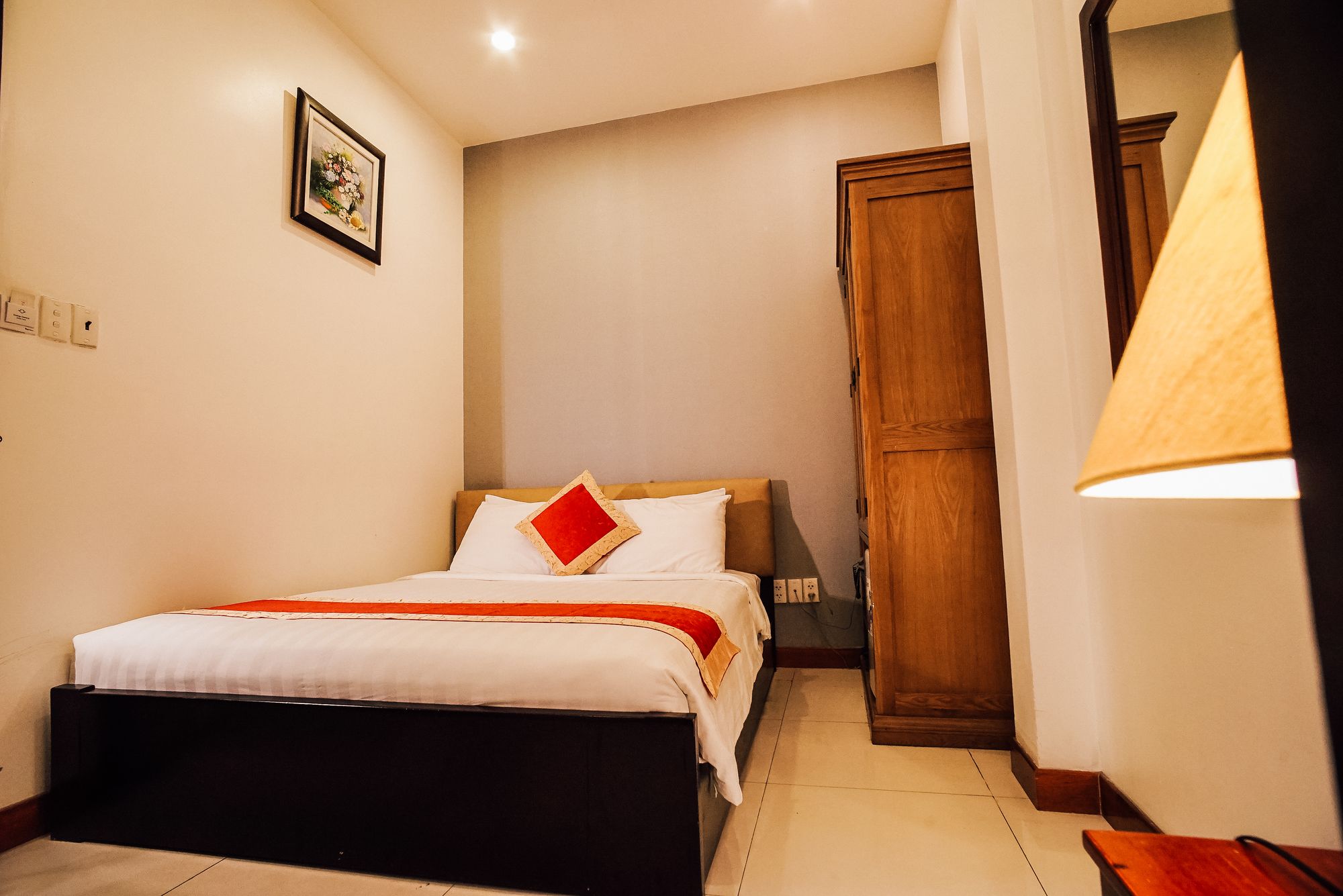 Фото Sunflowers Hotel