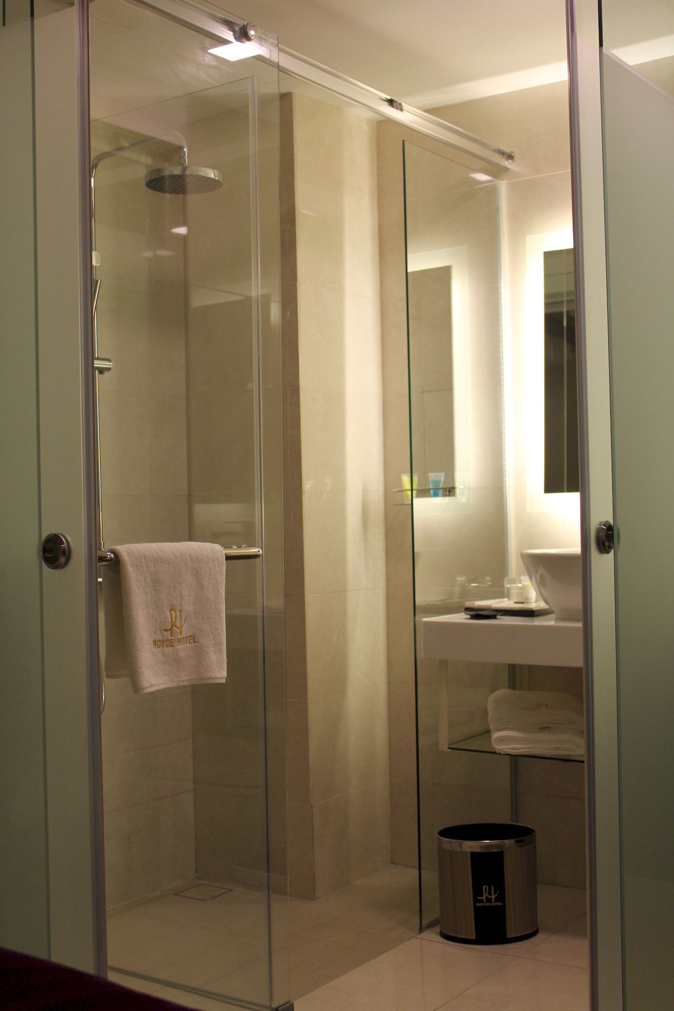 Фото Royce Hotel