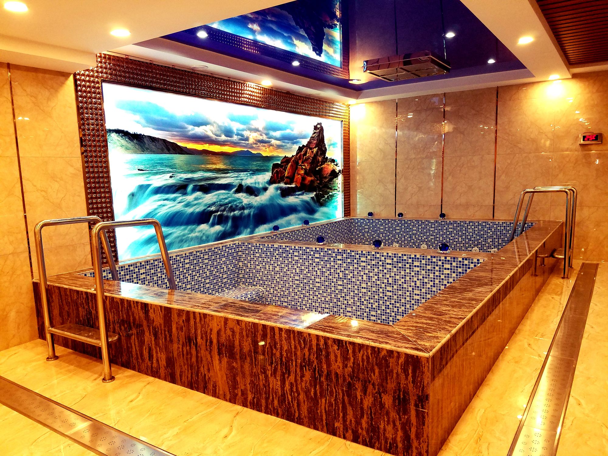 Фото The Grand Hill Hotel