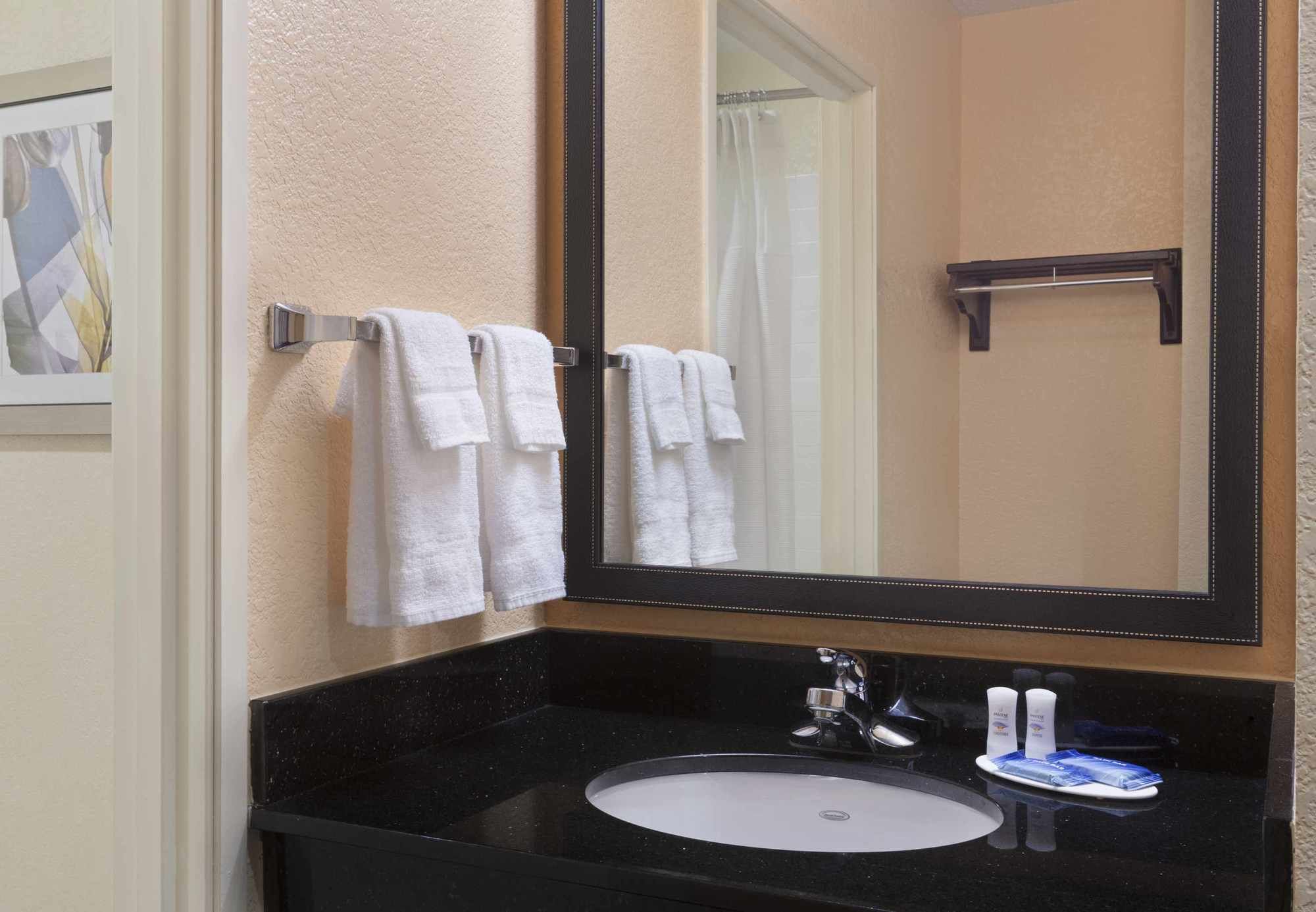 Фото Fairfield Inn and Suites by Marriott Tampa Brandon